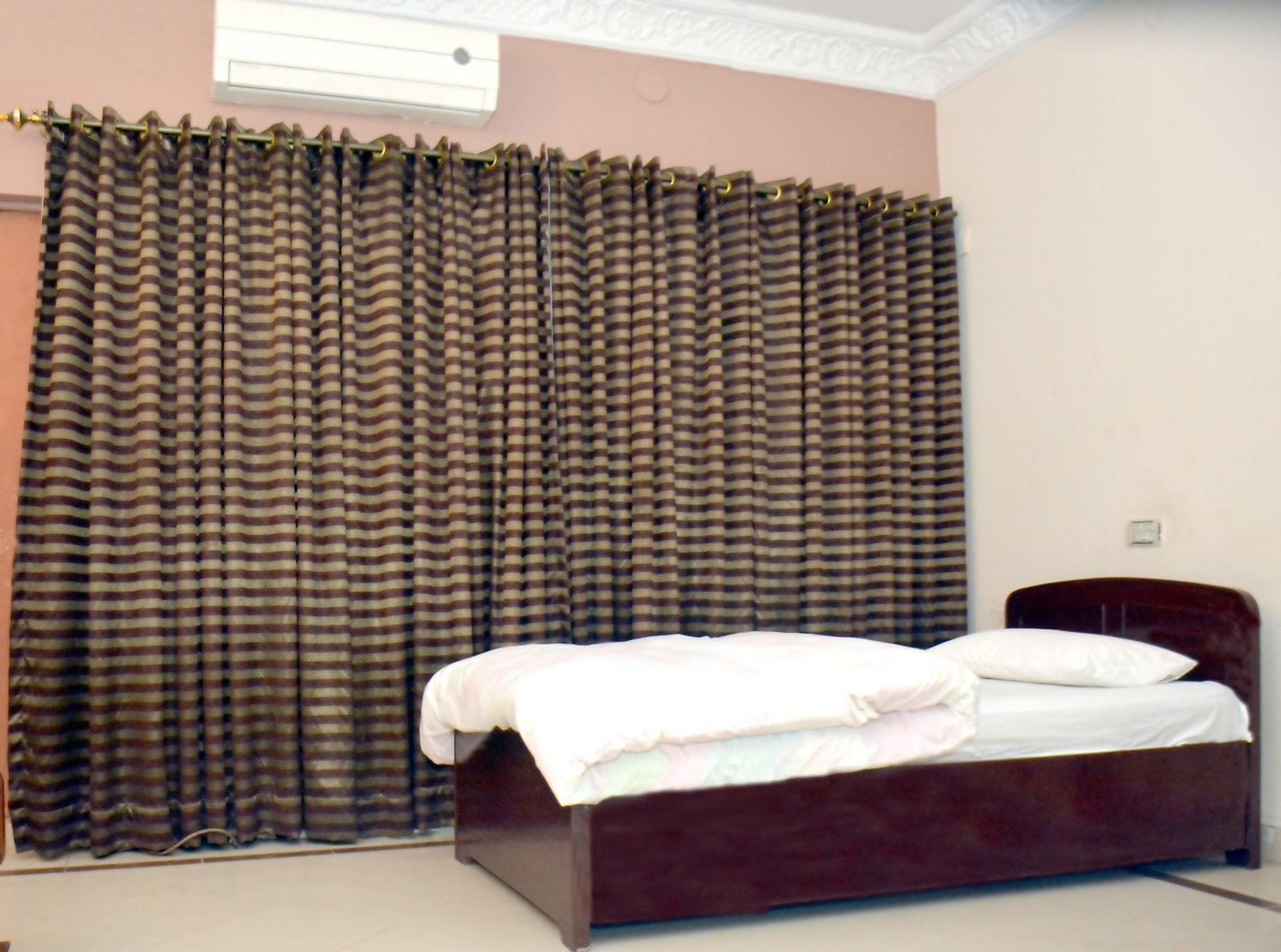 New Shelton Guest House Islamabad Exterior photo